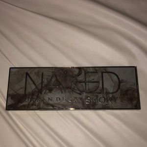 NWOT authentic urban decay smokey palette